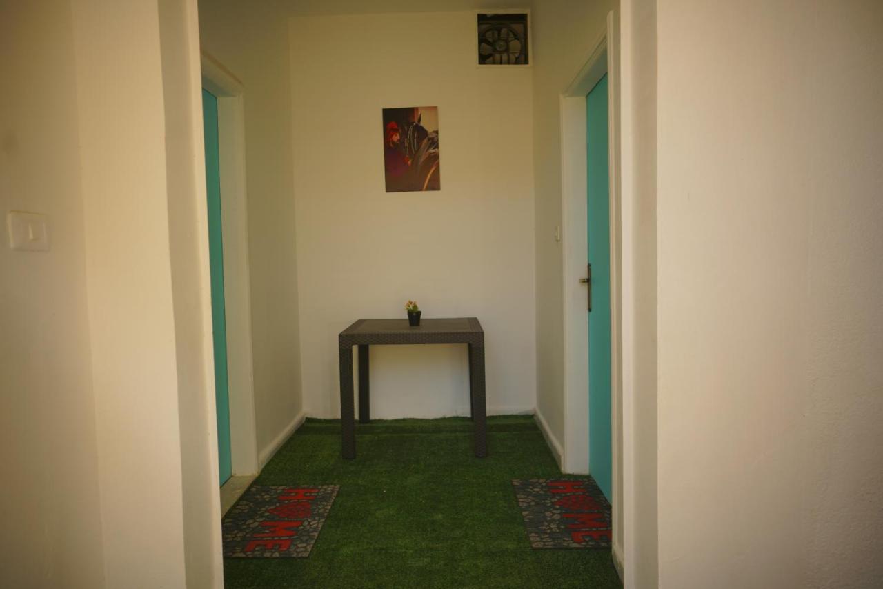 Petra Main Gate Studios Wadi Musa Exterior photo