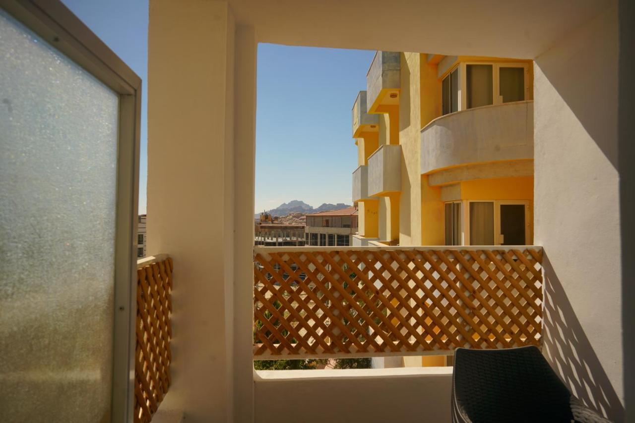 Petra Main Gate Studios Wadi Musa Exterior photo