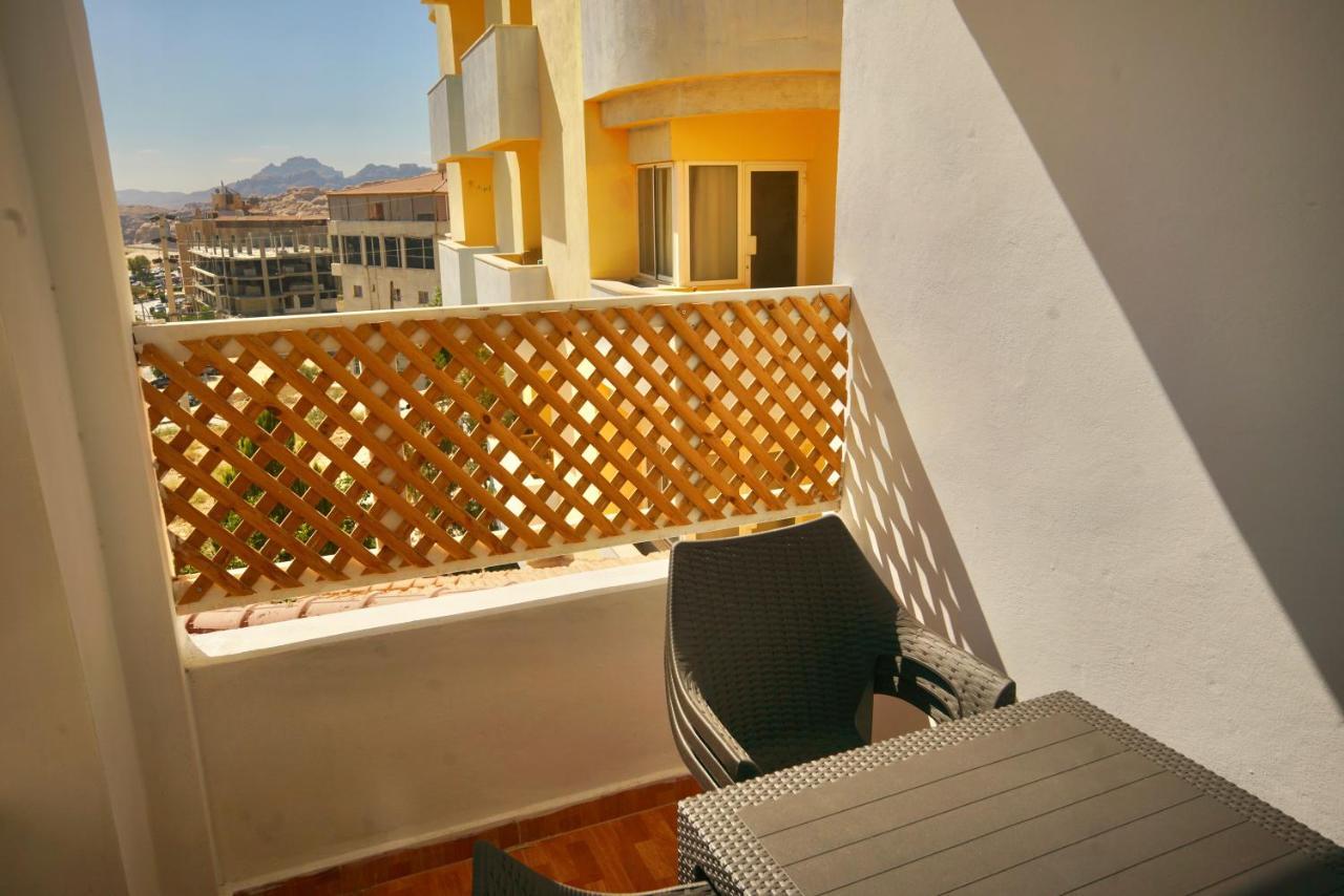 Petra Main Gate Studios Wadi Musa Exterior photo